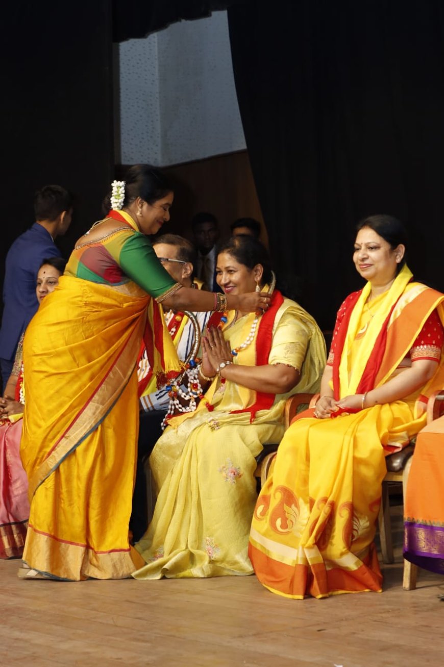 Sunita Reddy  Felicitates Eminent Personalities in Namma Bengaluru